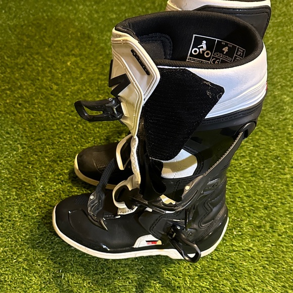 Alpinestars Tech 3S Youth Black and White motocross ATV Riding Boots - Picture 2 of 9